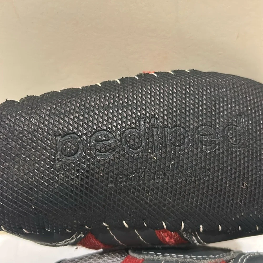 Pediped kids mesh/leather wide loop closure size 5.5-6 (18-24M) black red